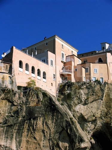 Villa - Image 2