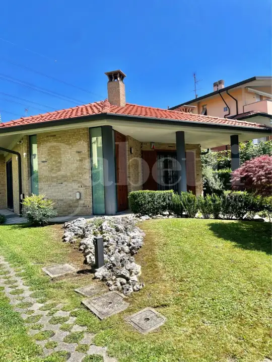 Villa - Image 1
