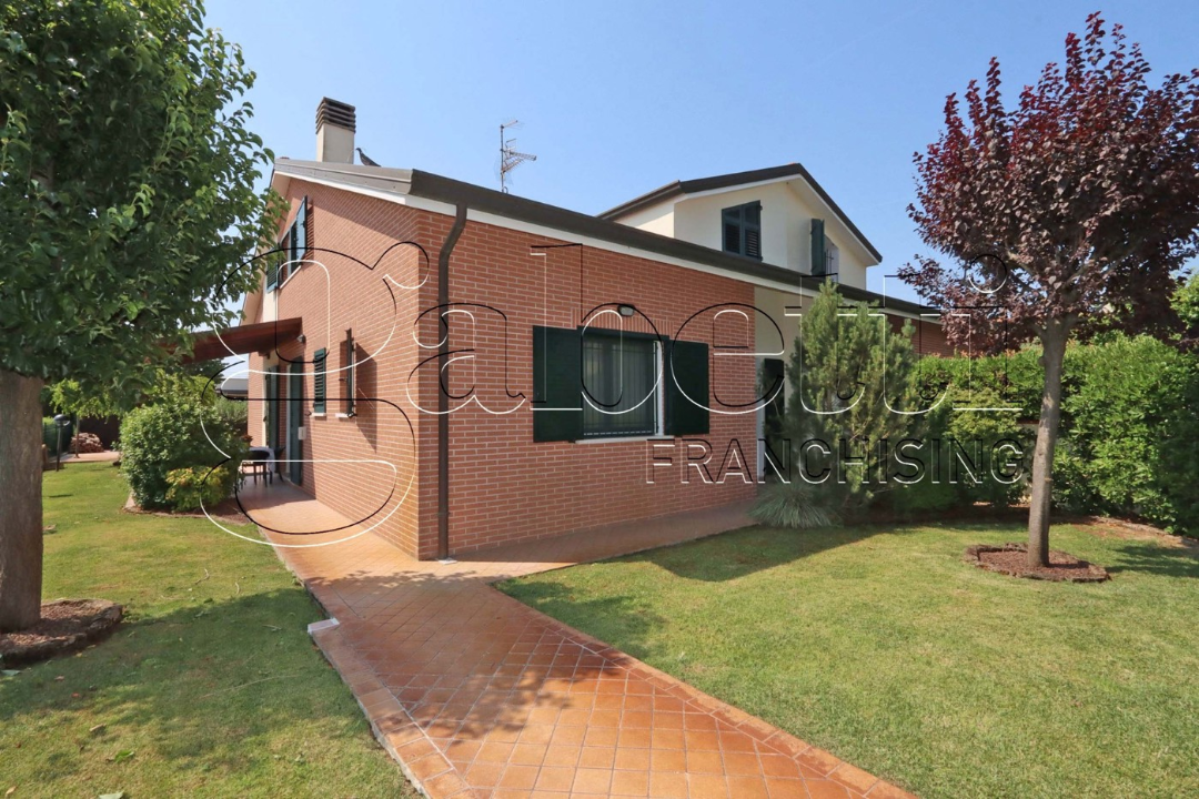 Villa - Image 2