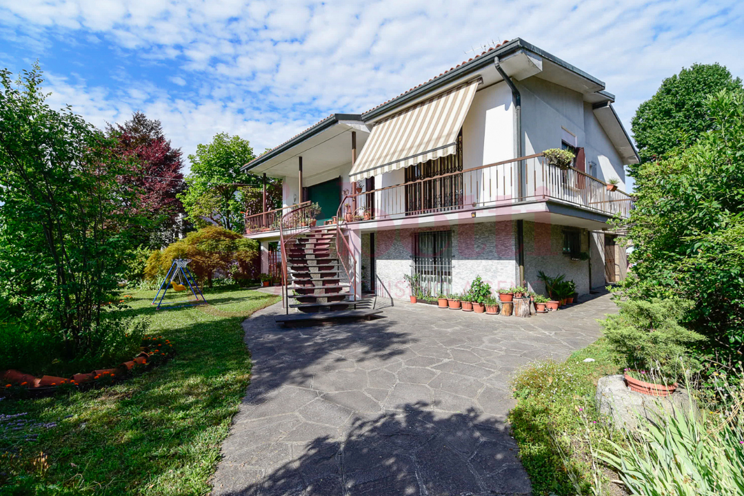 Villa - Image 1