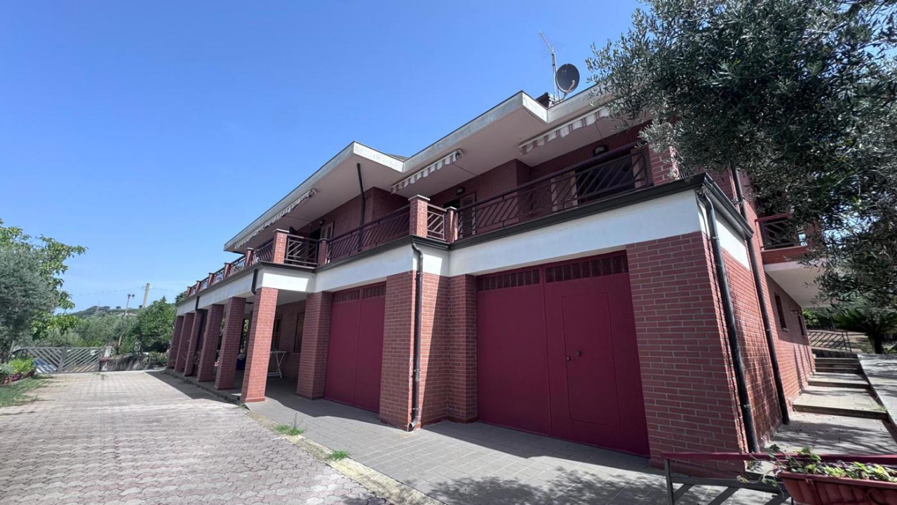 Villa - Image 3