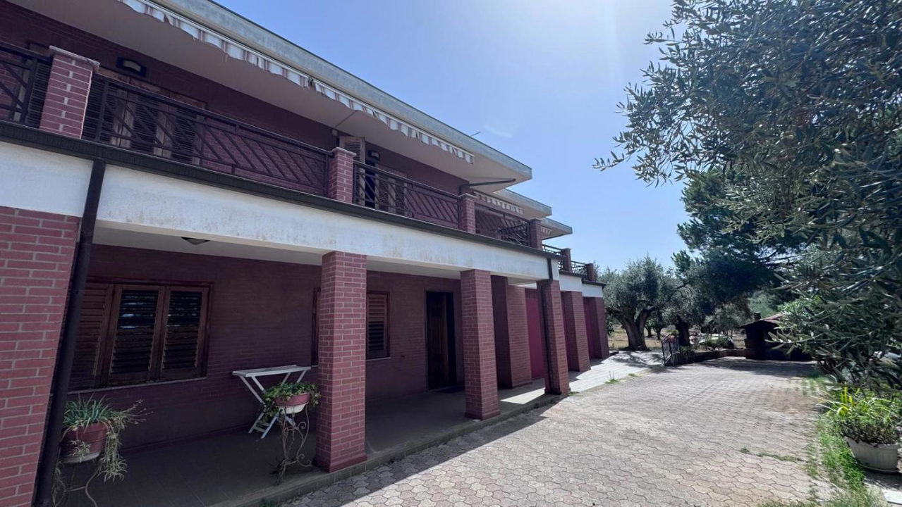 Villa - Image 2
