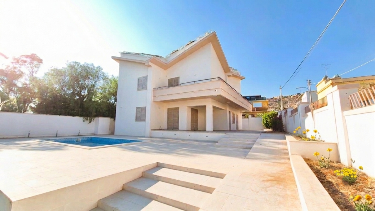Villa - Image 1