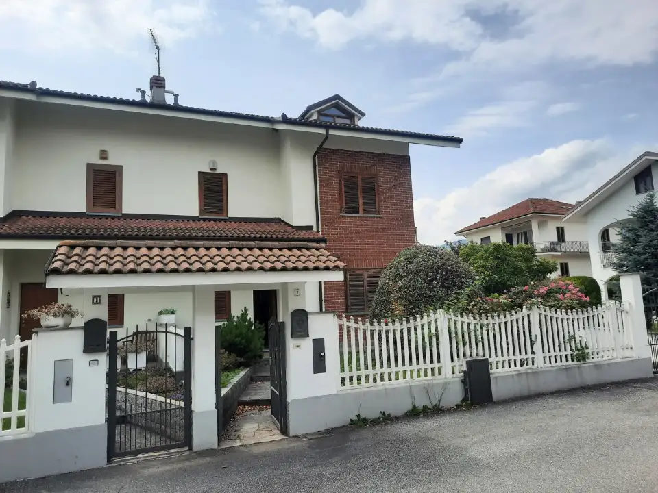 Villa - Image 1