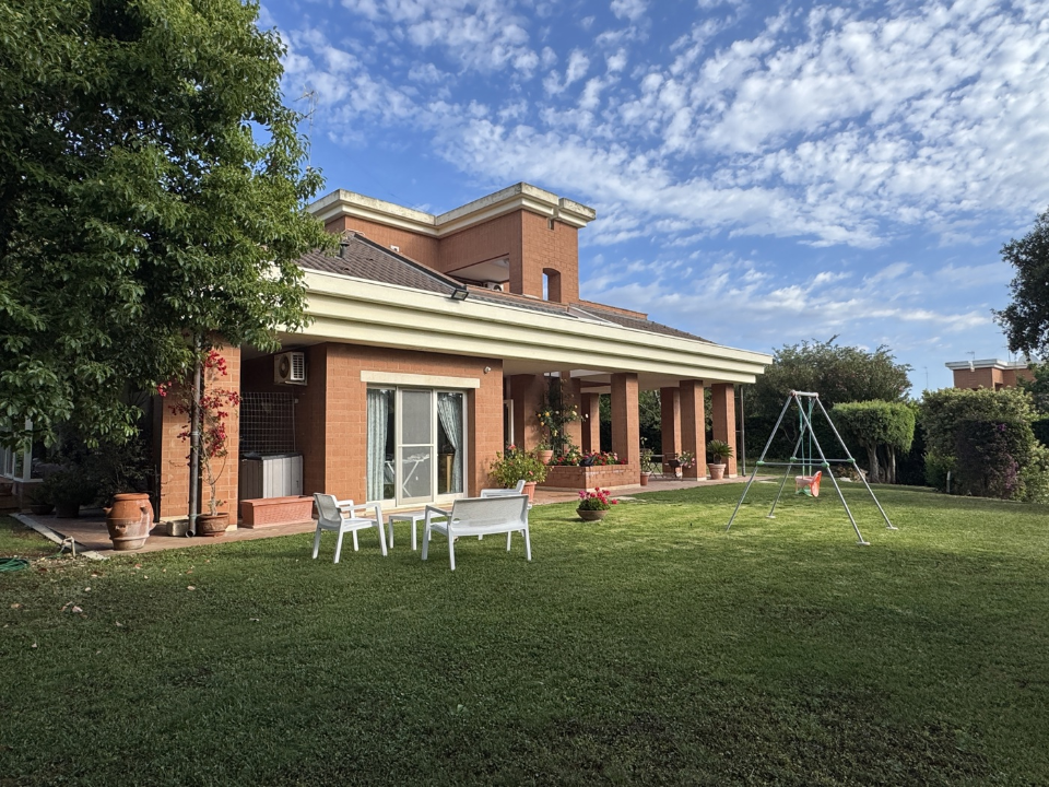 Villa - Image 1