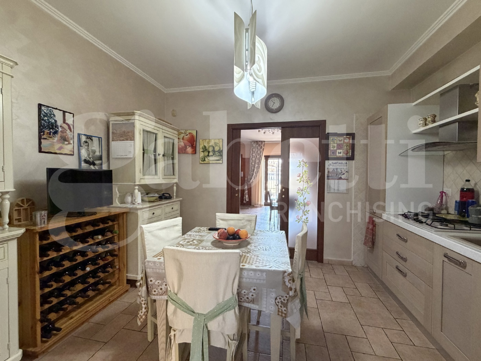 Villa - Image 11