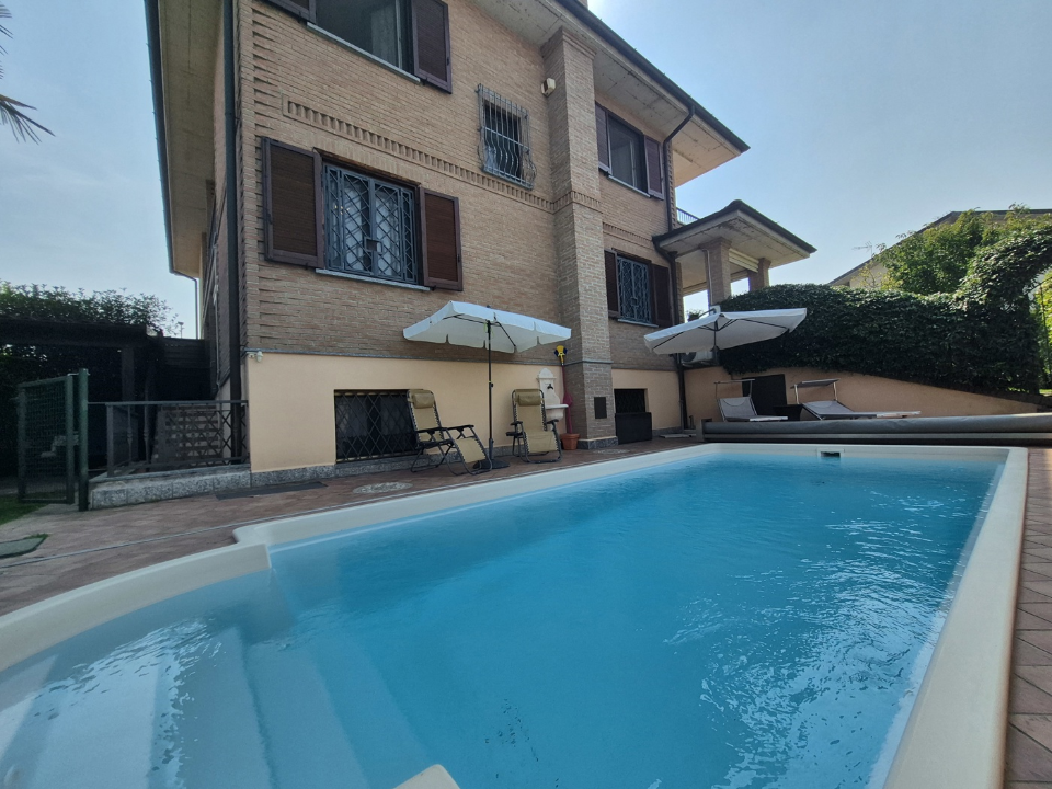 Villa - Image 1