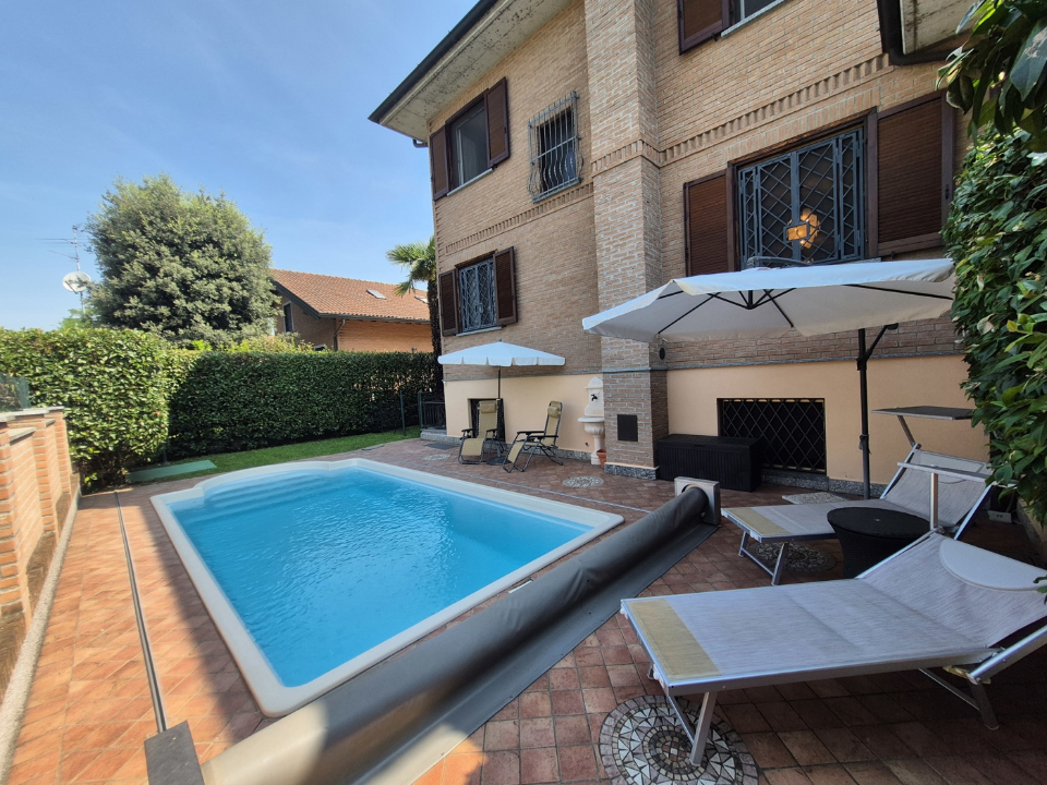 Villa - Image 2