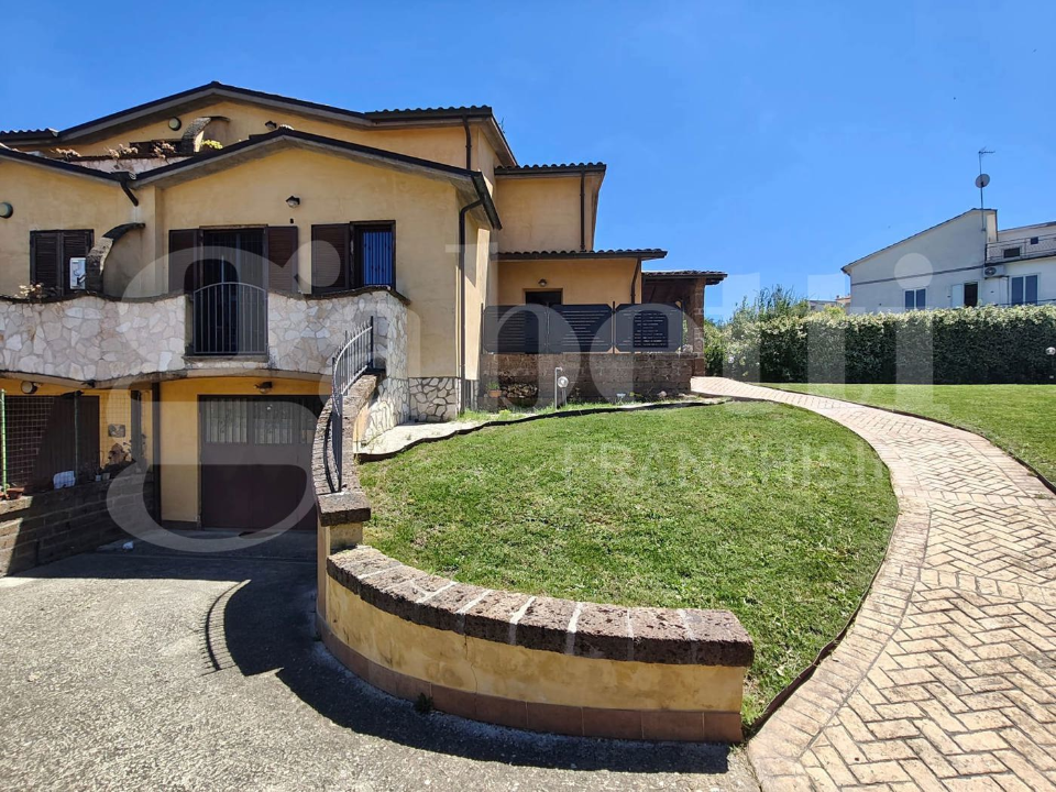 Villa - Image 2
