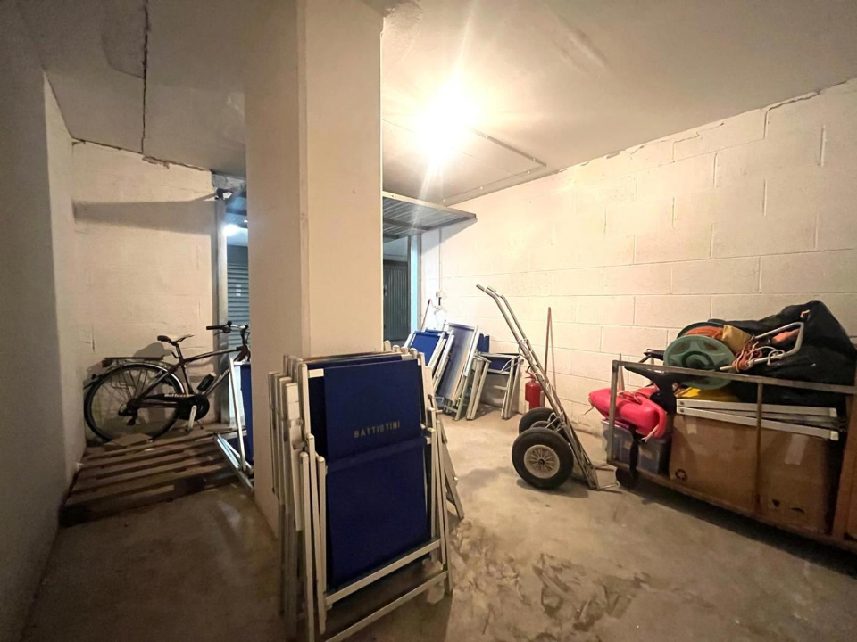 Box - Image 12