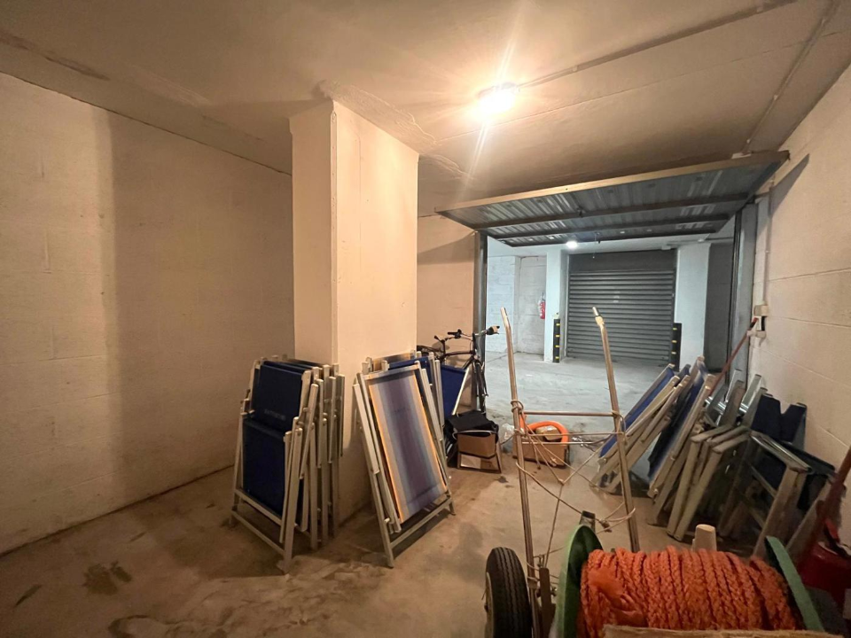 Box - Image 13