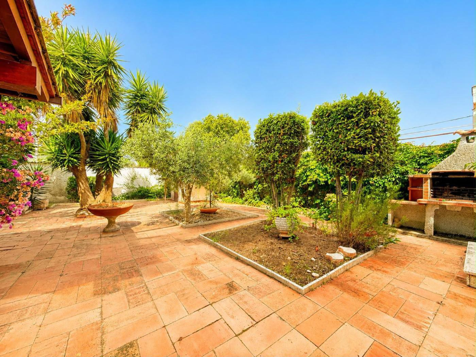 Villa - Image 1
