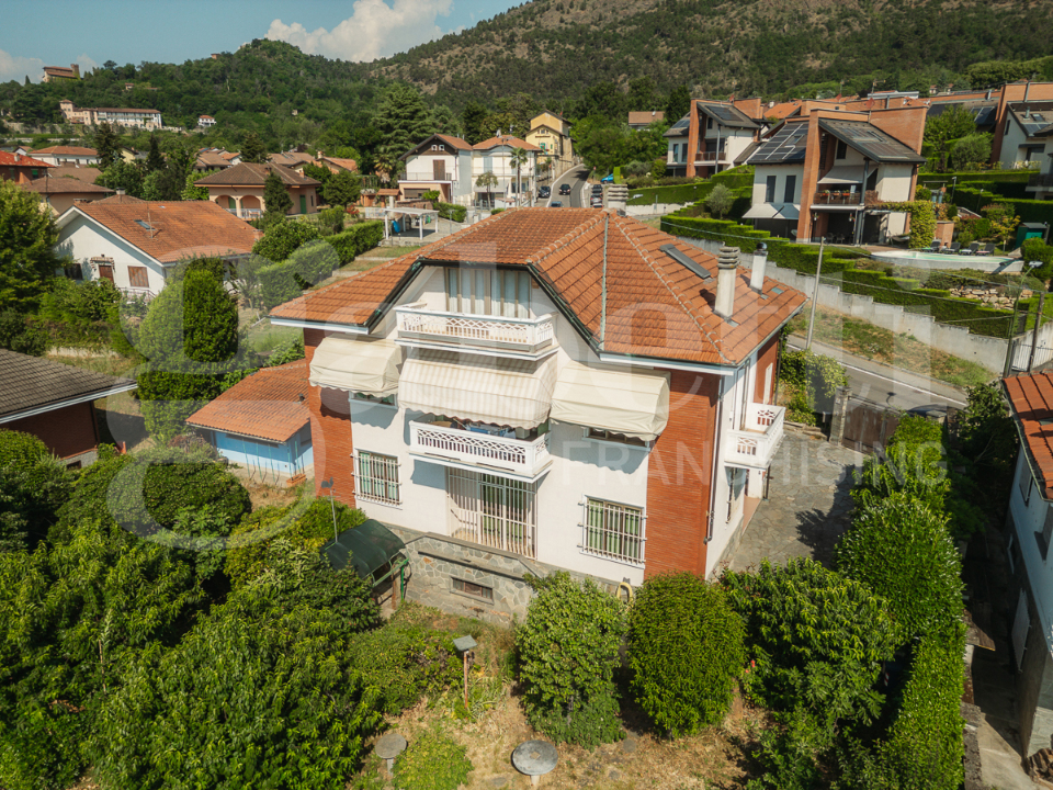 Villa - Image 1