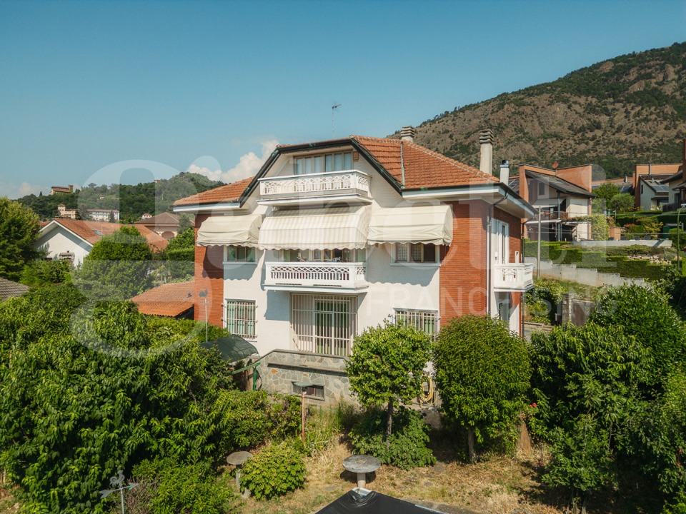 Villa - Image 2