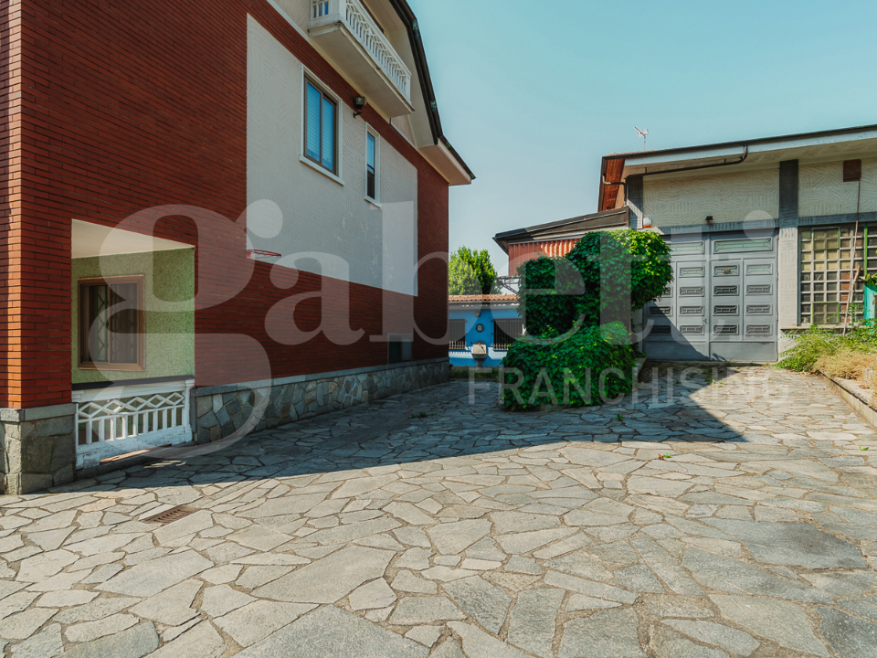 Villa - Image 5