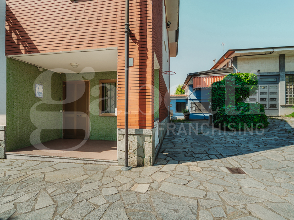 Villa - Image 8