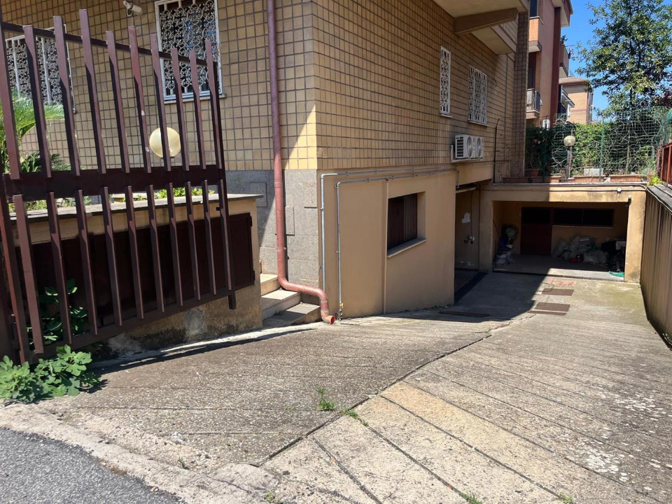 Box - Image 18