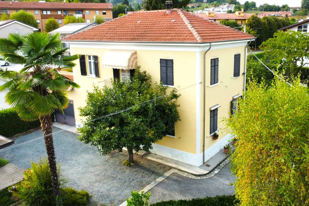 Villa - Image 2