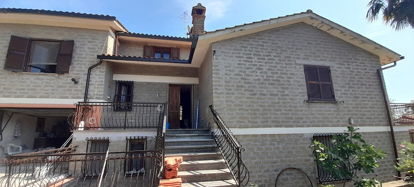 Villa - Image 1