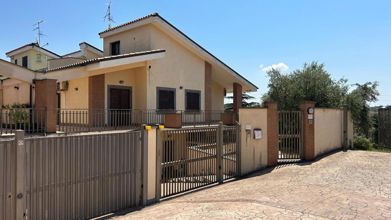Villa - Image 1