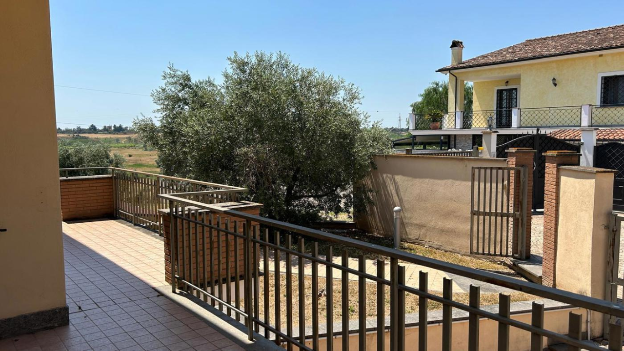 Villa - Image 2