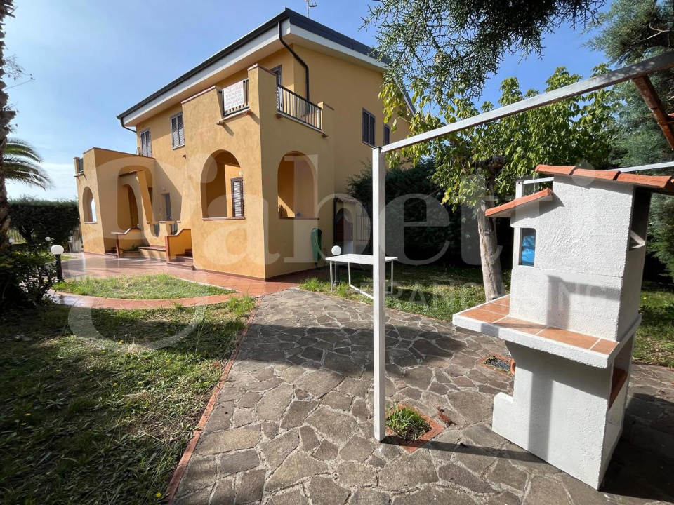 Villa - Image 1