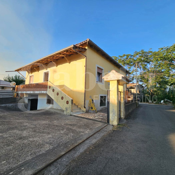 Villa - Image 2
