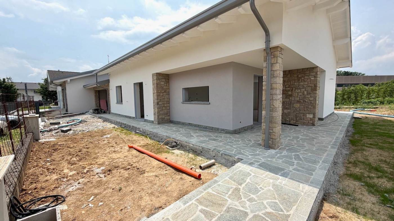 Villa - Image 2