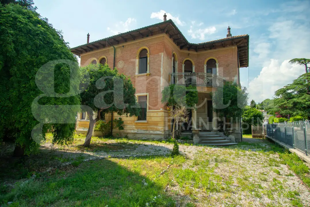Villa - Image 1
