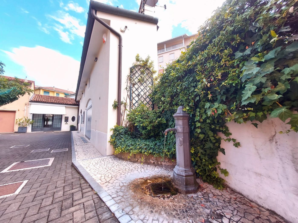 Villa - Image 2