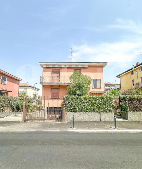 Villa - Image 1