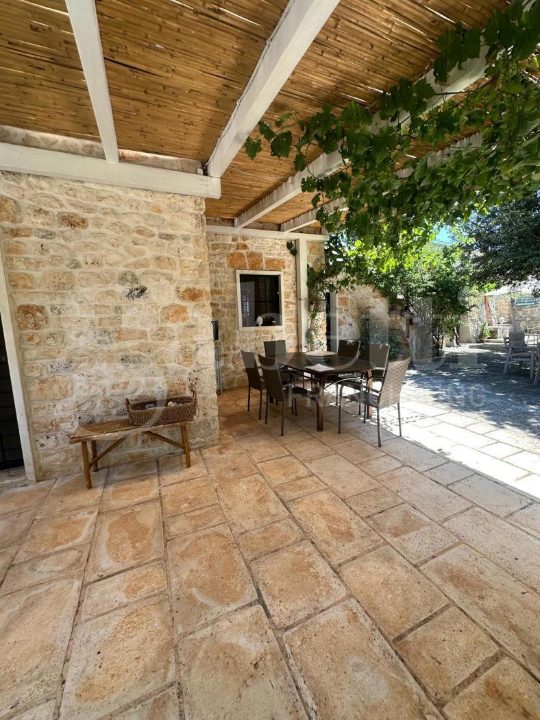 Villa - Image 2
