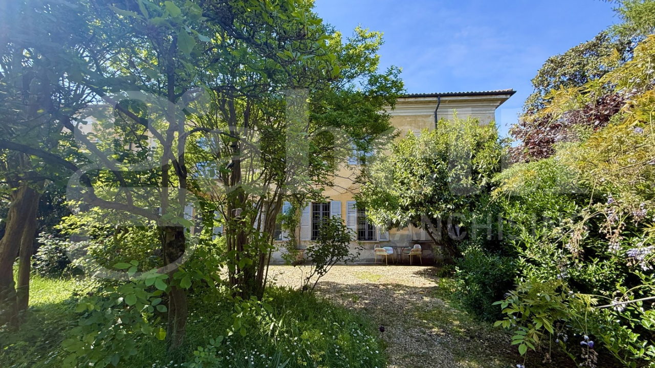 Villa - Image 1