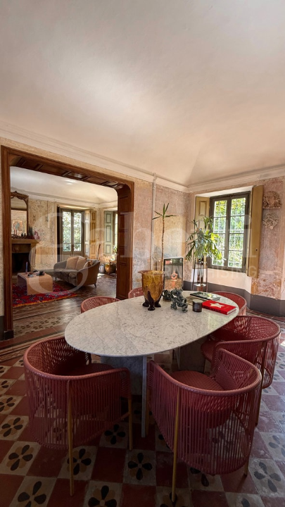 Villa - Image 2