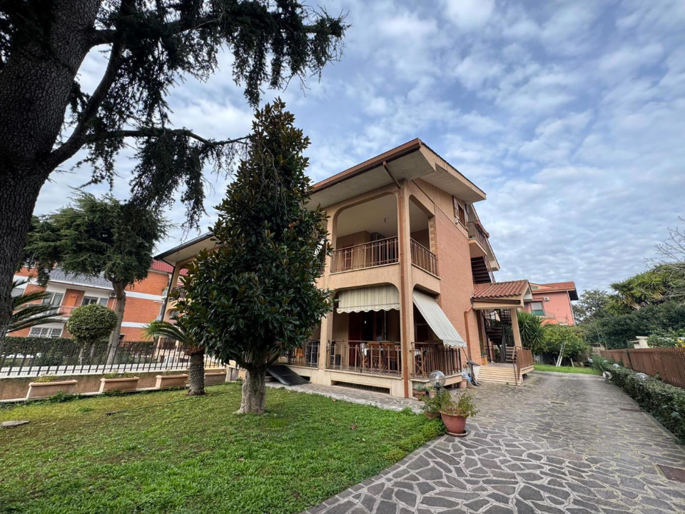 Villa - Image 1