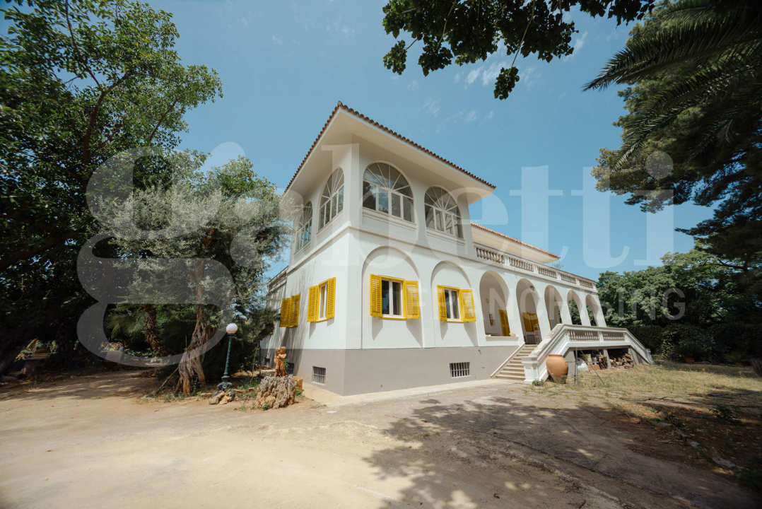 Villa - Image 2