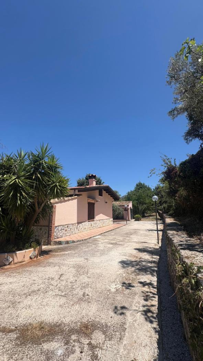 Villa - Image 1