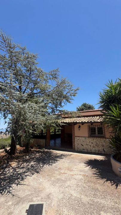 Villa - Image 2