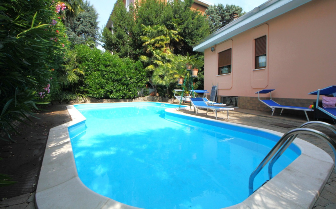 Villa - Image 2