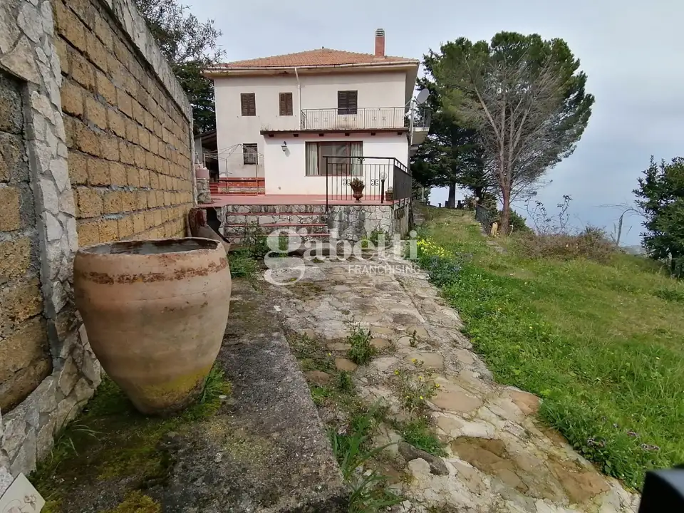 Villa - Image 1