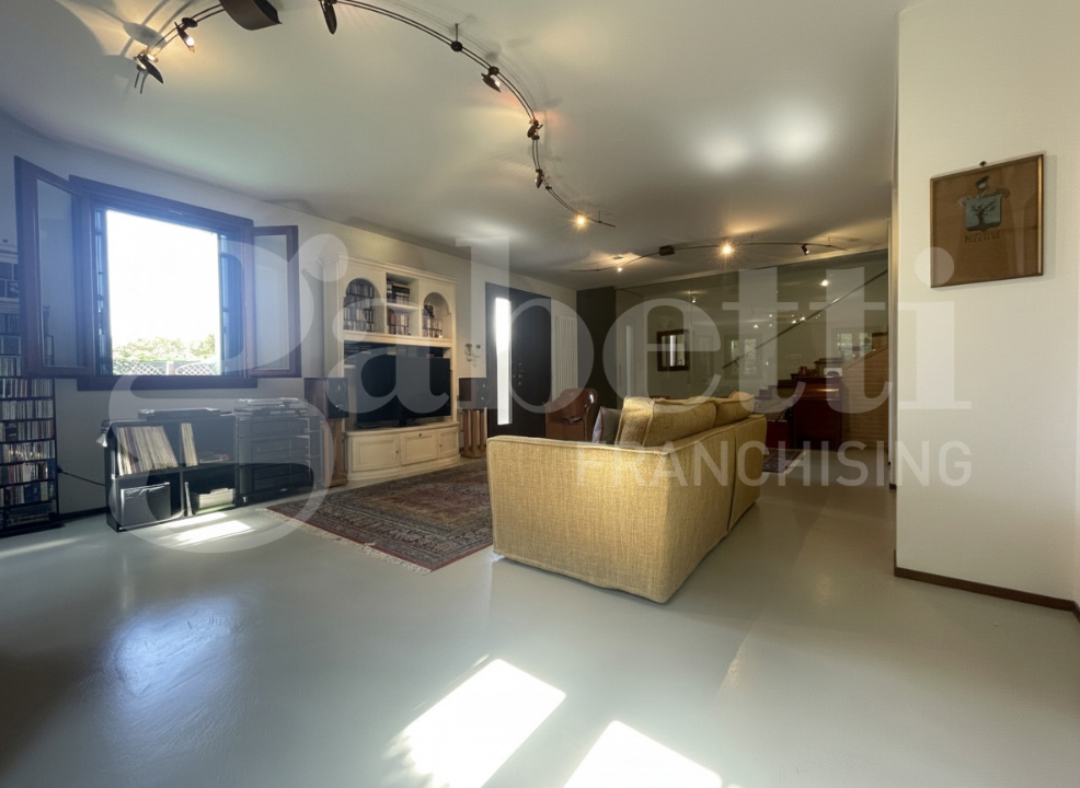 Villa - Image 3