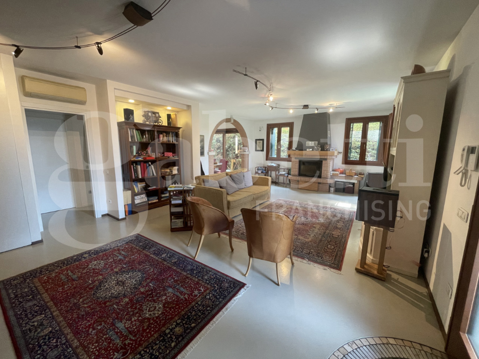 Villa - Image 1