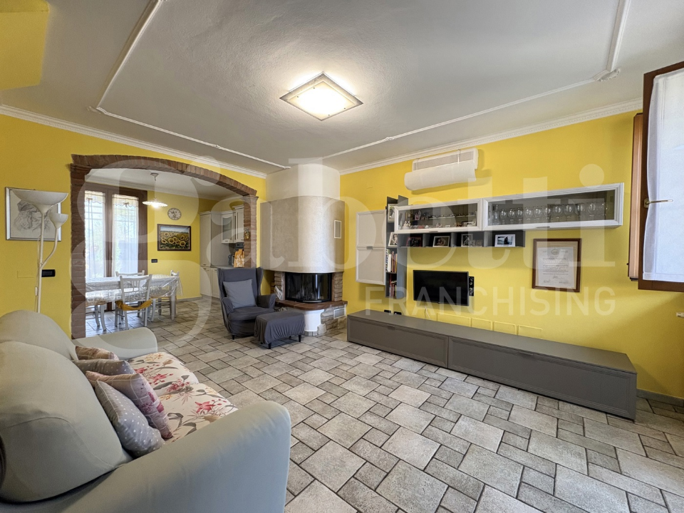 Villa - Image 2