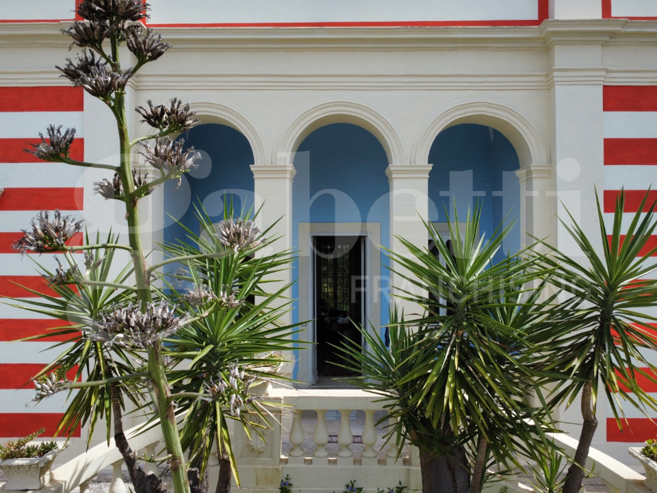 Villa - Image 1
