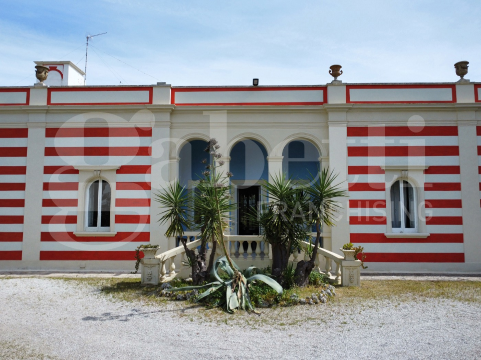 Villa - Image 2