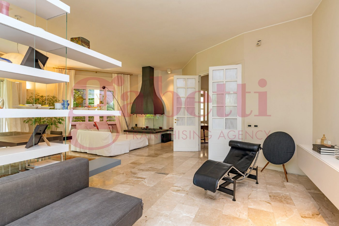 Villa - Image 2