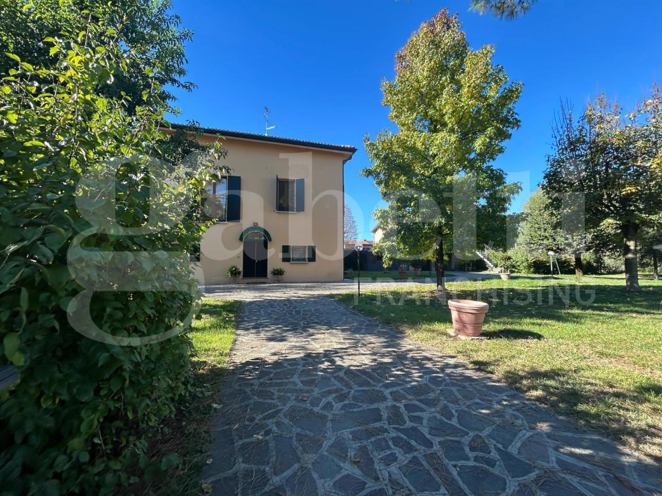 Villa - Image 2