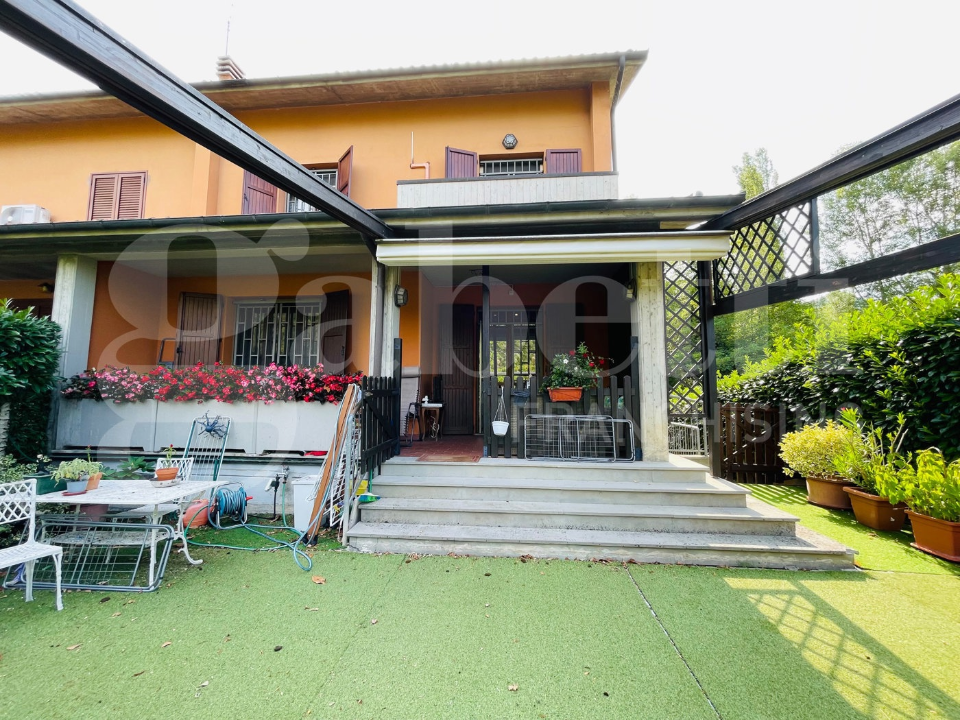 Villa - Image 2