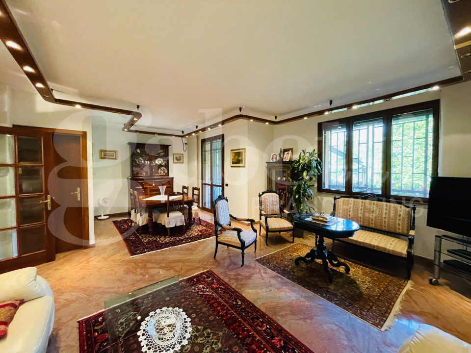 Villa - Image 8