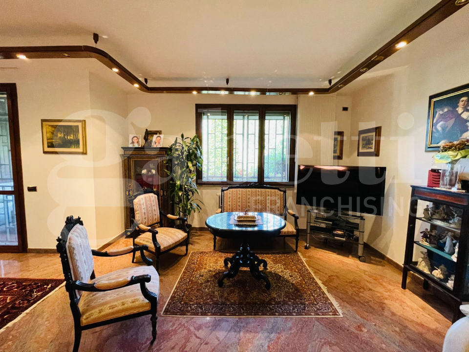 Villa - Image 4